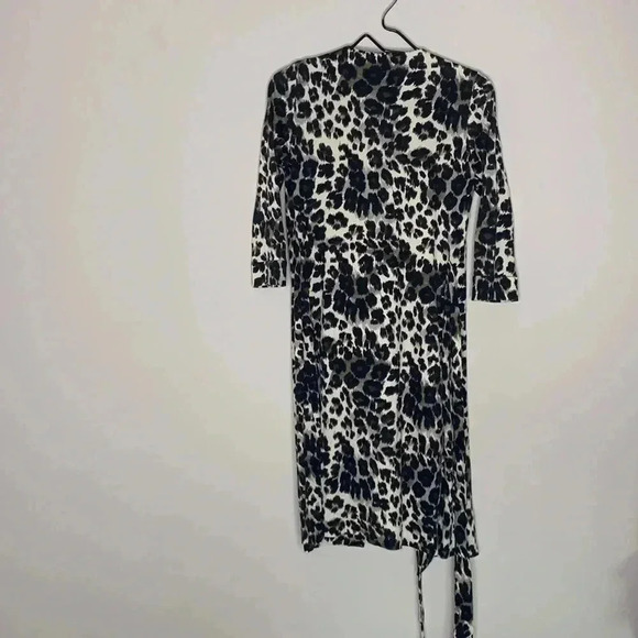Diane von Furstenberg Julian Two Snow Leopard-Print Wrap Dress Size 2 - Picture 9 of 10